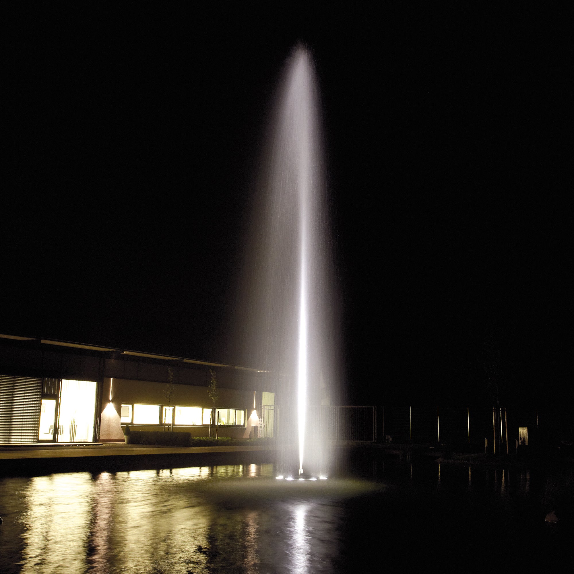 OASE Maxi II Floating Fountain